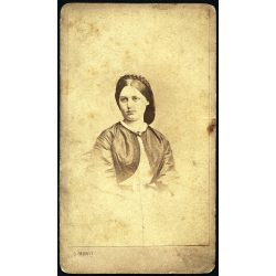   Simonyi műterem, Pest, Perczel Irma, Perczel Mór honvéd tábornok legidősebb lánya, gyönyörű frizura, copf, 1860-as évek, Eredeti CDV, korai vizitkártya fotó.  