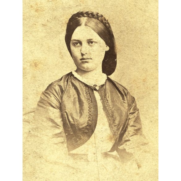 Simonyi műterem, Pest, Perczel Irma, Perczel Mór honvéd tábornok legidősebb lánya, gyönyörű frizura, copf, 1860-as évek, Eredeti CDV, korai vizitkártya fotó.  
