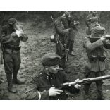 Magyar katonák lőgyakorlaton, ismétlőpuska, egyenruha, fegyver, 2. világháború, 1940-es évek, Horthy-korszak, Eredeti fotó, papírkép.  