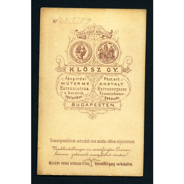 Klösz György műterme, Budapest, elegáns nemes nő különös kalapban,  monarchia, 1870-es évek, Eredeti CDV, vizitkártya fotó.  