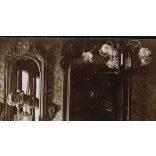 Kun Bertalan és felesége csáthi Szabó Margit, Miskolc, polgári lakásbelső,  1900-as évek, monarchia, helytörténet, Eredeti fotó, hátulján feliratozott papírkép.   méret megközelítőleg (centiméterben): 8 x 11 Használt! Eredeti nagyítás! Nem reprint, n