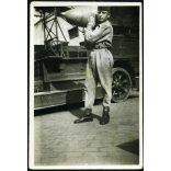 Repülő-műszaki katona szerelő kezeslábasban, Magyarország, légi bomba, katona, egyenruha, 2. világháború, Horthy-korszak, 1940-es évek, Eredeti fotó, papírkép. 