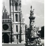 Nagyobb méret, Vadas Ernő fotóművész jelzett fotója, Budapest, Mátyás templom, Szentháromság szobor, 1. kerület, budai Vár, helytörténet, Horthy-korszak 1930-as évek, Eredeti fotó, hátulján feliratozott pecséttel jelzett papírkép. 