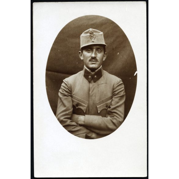 Magyar katona portréja, hadnagy, K.u.K, egyenruha, 1. világháború, bajusz, tábori vadász,  1910-es évek, monarchia, Eredeti fotó, papírkép. 