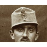 Magyar katona portréja, hadnagy, K.u.K, egyenruha, 1. világháború, bajusz, tábori vadász,  1910-es évek, monarchia, Eredeti fotó, papírkép. 