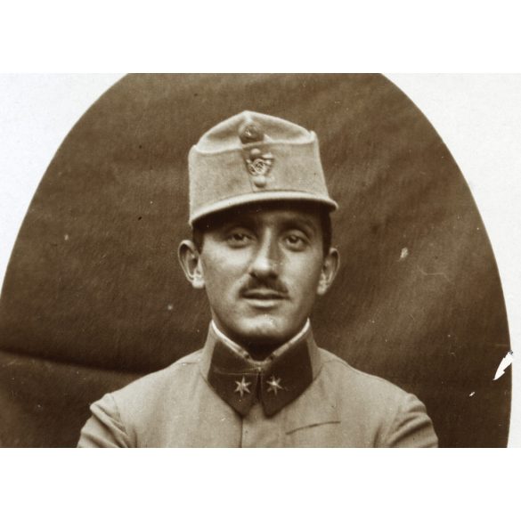 Magyar katona portréja, hadnagy, K.u.K, egyenruha, 1. világháború, bajusz, tábori vadász,  1910-es évek, monarchia, Eredeti fotó, papírkép. 