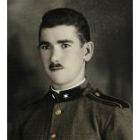 Magyar katona egyenruhában, portré, bajusz, kézzel színezett, 1930-as évek, Horthy-korszak, Eredeti kézzel színezett fotó, hátulján feliratozott papírkép.   