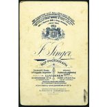 Singer Kir. Montenegrói (???) fényképész, Újvidék, Vajdaság, magyar katona bajonettel, egyenruha, 1. világháború, helytörténet, monarchia, 1910-es évek, Eredeti kabinetfotó érdekes felirattal. 