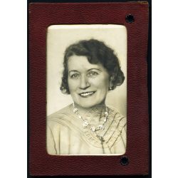   Fényképes vasúti igazolvány Dr. Weiner Henrik főtanácsos neje részére, Budapest, Magyar Királyi Államvasutak mélynyomó pecsét,  vasút, közlekedés, 1930-as évek, Horthy-korszak, Eredeti fotós igazolvány, szárazbélyegzővel jelzett igazolvány eredeti to