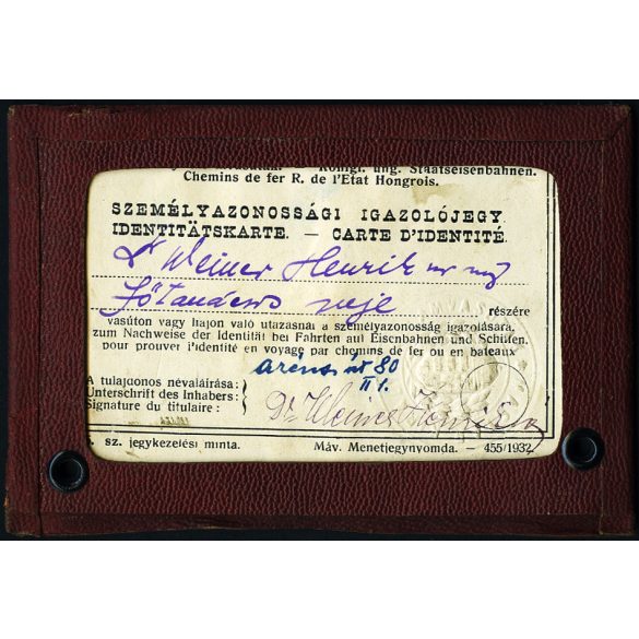 Fényképes vasúti igazolvány Dr. Weiner Henrik főtanácsos neje részére, Budapest, Magyar Királyi Államvasutak mélynyomó pecsét,  vasút, közlekedés, 1930-as évek, Horthy-korszak, Eredeti fotós igazolvány, szárazbélyegzővel jelzett igazolvány eredeti to