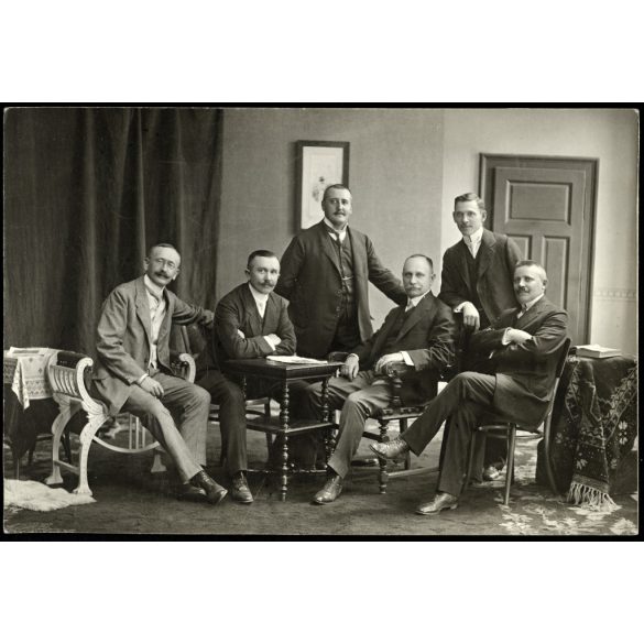 Brenner Testvérek műterme, Szeged, elegáns férfiak az asztal körül, 1910-es évek, monarchia, Eredeti fotó, papírkép.  