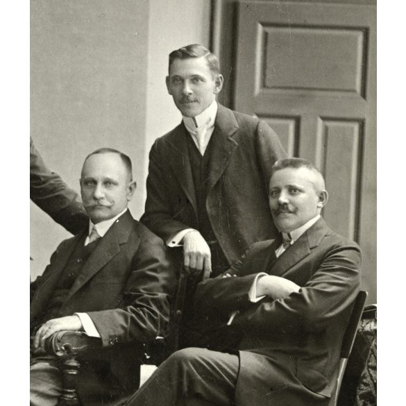 Brenner Testvérek műterme, Szeged, elegáns férfiak az asztal körül, 1910-es évek, monarchia, Eredeti fotó, papírkép.  