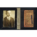 BEVV arcképes igazolvány, Budapest, 1920-as évek, elegáns bajuszos férfi, Budapesti egyesült villamos vasutak, közlekedés, Horthy-korszak, Eredeti fotós igazolvány, bérlet eredeti tokjában, mélynyomó szárazbélyegzővel jelzett.  