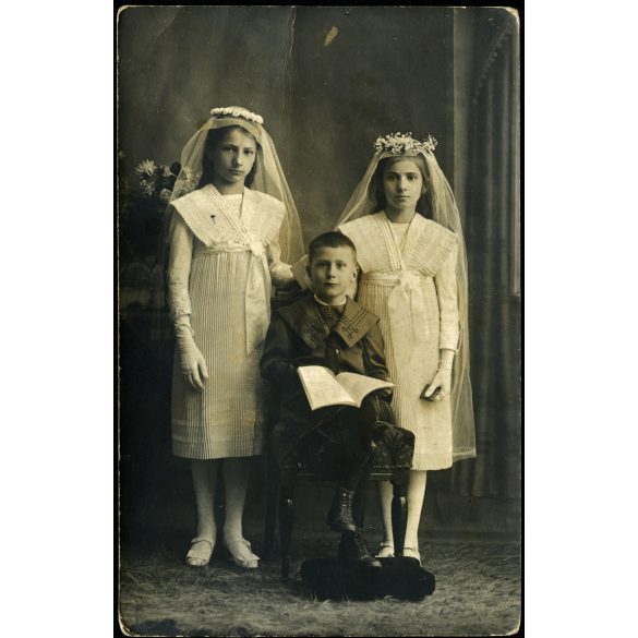 Eugen Lieblich műterme, Nagyszeben (Hermannstadt), Erdély, elsőáldozók, gyerekek, ünnep, vallás, egyház, 1910-es évek, monarchia, Eredeti fotó, hátulján feliratozott papírkép.  