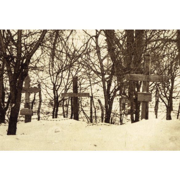 Magyar katonai temető valahol Oroszországban (?), Galícia (?), 1. világháború, 1917, 1910-es évek, monarchia, Eredeti fotó, hátulján feliratozott papírkép.  