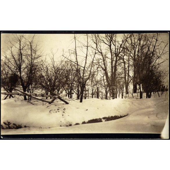 Magyar katonai temető valahol Oroszországban (?), Galícia (?), 1. világháború, 1917, 1910-es évek, monarchia, Eredeti fotó, hátulján feliratozott papírkép.  