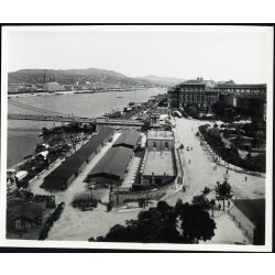   1930-as évekbeli nagyítás, Ferenc József rakpart a Lánchíddal, Budapest, Duna, épülő Országház, Duna Gőzhajózási Társaság raktárai, hajók, Roosevelt tér, Magyar Tudományos Akadémia, a Stein-házból fényképezve, 5. kerület, helytörténet, monarchia, 190