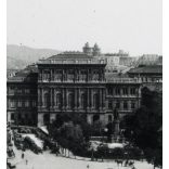 1930-as évekbeli nagyítás, Ferenc József rakpart a Lánchíddal, Budapest, Duna, épülő Országház, Duna Gőzhajózási Társaság raktárai, hajók, Roosevelt tér, Magyar Tudományos Akadémia, a Stein-házból fényképezve, 5. kerület, helytörténet, monarchia, 190