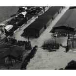 1930-as évekbeli nagyítás, Ferenc József rakpart a Lánchíddal, Budapest, Duna, épülő Országház, Duna Gőzhajózási Társaság raktárai, hajók, Roosevelt tér, Magyar Tudományos Akadémia, a Stein-házból fényképezve, 5. kerület, helytörténet, monarchia, 190