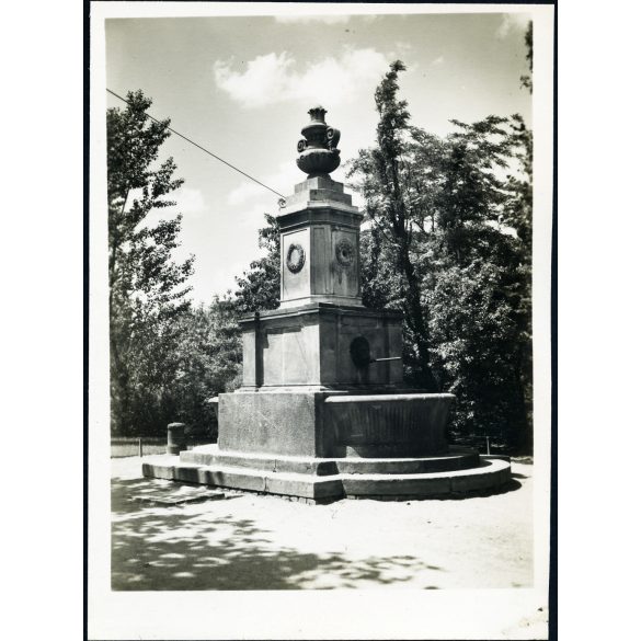 Oroszlános kút, Budapest, Népliget, közkút, Kasselik Fidél műve 1805-ből, díszkút, szobor, 10. kerület, Horthy-korszak, 1930-as évek, Eredeti fotó, papírkép. 