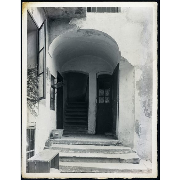 Tabán, házmesterlakás bejárata, Budapest, belső udvar, lépcsőház, ház, Gellért-hegy, 1. kerület, helytörténet, Horthy-korszak 1930-as évek, Eredeti fotó, papírkép.