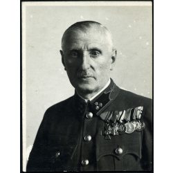   Virágh János egyenruhában, a frankhamisítási botrány egyik elítéltje, érdemrend, kitüntetés, katona, tiszt, Térképészeti Intézet,   2. világháború, Horthy-korszak, 1940-es évek, Eredeti fotó, papírkép, igazolványkép.