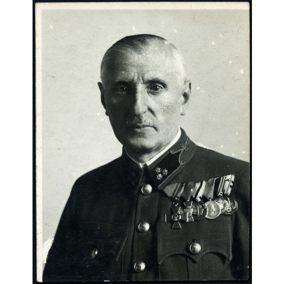 Virágh János egyenruhában, a frankhamisítási botrány egyik elítéltje, érdemrend, kitüntetés, katona, tiszt, Térképészeti Intézet,   2. világháború, Horthy-korszak, 1940-es évek, Eredeti fotó, papírkép, igazolványkép.