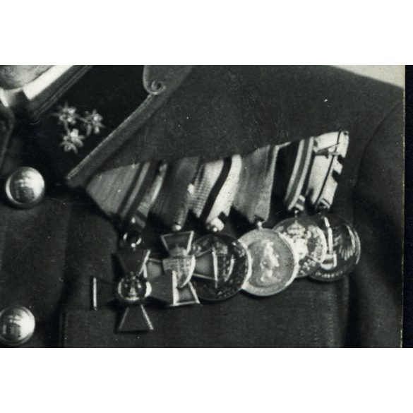 Virágh János egyenruhában, a frankhamisítási botrány egyik elítéltje, érdemrend, kitüntetés, katona, tiszt, Térképészeti Intézet,   2. világháború, Horthy-korszak, 1940-es évek, Eredeti fotó, papírkép, igazolványkép.