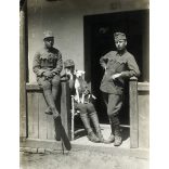 Tábori posta 622, Virágh János (1. honvéd gyalogezred), feleségének, magyar katonák kutyával, egyenruha, 1. világháború, katona, monarchia, 1917. VI. 7., 1910-es évek, Eredeti fotó, papírkép, hátulján feliratozott Tábori posta. 