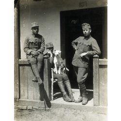   Tábori posta 622, Virágh János (1. honvéd gyalogezred), feleségének, magyar katonák kutyával, egyenruha, 1. világháború, katona, monarchia, 1917. VI. 7., 1910-es évek, Eredeti fotó, papírkép, hátulján feliratozott Tábori posta. 
