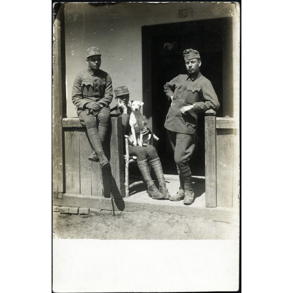 Tábori posta 622, Virágh János (1. honvéd gyalogezred), feleségének, magyar katonák kutyával, egyenruha, 1. világháború, katona, monarchia, 1917. VI. 7., 1910-es évek, Eredeti fotó, papírkép, hátulján feliratozott Tábori posta. 