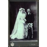 Hunyadi László műterem, Nyíregyháza, esküvő, menyasszony, vőlegény, bajusz helytörténet, monarchia, 1870-es évek, Eredeti kabinetfotó. 