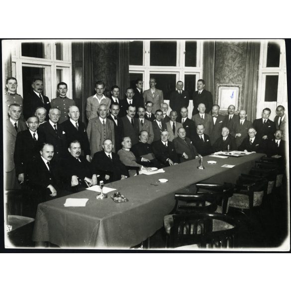 Nagyobb méret, Beller fényképész (Kurír), az Eördögh nemzetség alakuló ülése a Gellért szállóban, Budapest, főnemesi család, katonatisztek, egyházi méltóság, 1938. szeptember, 1930-as évek, Horthy-korszak, Eredeti fotó, hátulján pecséttel jelzett, fe