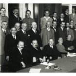 Nagyobb méret, Beller fényképész (Kurír), az Eördögh nemzetség alakuló ülése a Gellért szállóban, Budapest, főnemesi család, katonatisztek, egyházi méltóság, 1938. szeptember, 1930-as évek, Horthy-korszak, Eredeti fotó, hátulján pecséttel jelzett, fe