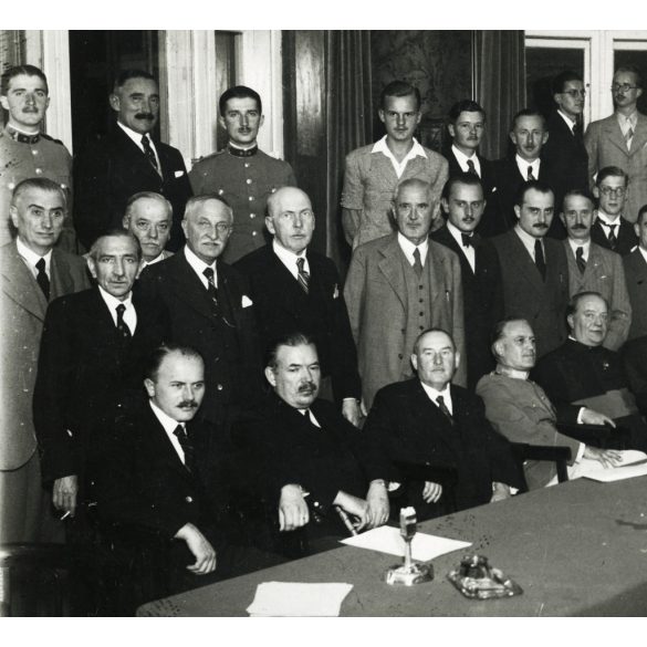 Nagyobb méret, Beller fényképész (Kurír), az Eördögh nemzetség alakuló ülése a Gellért szállóban, Budapest, főnemesi család, katonatisztek, egyházi méltóság, 1938. szeptember, 1930-as évek, Horthy-korszak, Eredeti fotó, hátulján pecséttel jelzett, fe