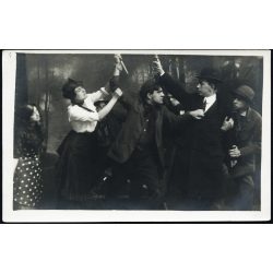   Kecsetfalvi és cseszelicei Szilvássy Karola (teljes nevén báró Bornemisza Elemérné Szilvássy Karola) erdélyi arisztokrata egy filmjelenetben (Apacsnő szerelme), nemes, film, Erdély, monarchia, 1910-es évek, Eredeti fotó, papírkép.