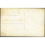 Lakásbelső bőrkanapéval, olvasgató gyerekek, régi fotók a falon, testvér, monarchia, 1910-es évek, Eredeti fotó, papírkép.  