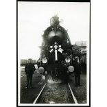 Magyar-Csehszlovák egyházi különvonat feldíszített mozdonya, Felvidék, MÁV 328 gőzmozdony, vasút, állomás, , egyház, vallás, 1930-as évek, Horthy-korszak, Eredeti fotó, papírkép. 