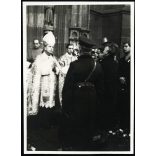 Horthy Miklós kormányzó és felesége a Dóm bejáratánál, Kassa, Felvidék, bevonulás, egyház, vallás, templom, 2. világháború, 1938, 1930-as évek, Horthy-korszak, Eredeti fotó, papírkép.  