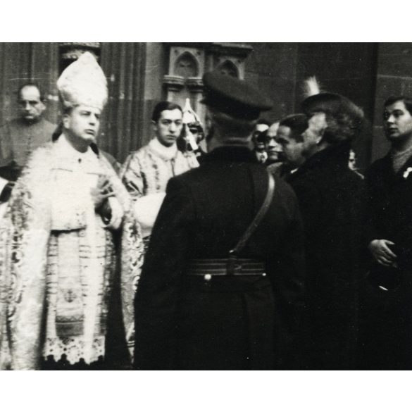 Horthy Miklós kormányzó és felesége a Dóm bejáratánál, Kassa, Felvidék, bevonulás, egyház, vallás, templom, 2. világháború, 1938, 1930-as évek, Horthy-korszak, Eredeti fotó, papírkép.  