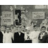 Gyerekek ünneplő ruhába mennek a templomba, megrongált Rákosi plakátok, választási plakátok a falon, 1940-es évek, átmeneti korszak, kommunizmus, Eredeti fotó, papírkép.   