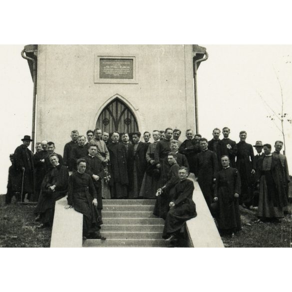Magyar papok a kápolnánál, Bertót (Bertotovce), Felvidék, egyház, vallás, helytörténet, 1930-as évek, Horthy-korszak, Eredeti fotó, papírkép.  