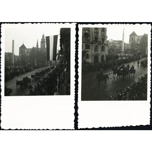 2 darab fotó, Magyar honvédek bevonulása, Kassa, Felvidék, katona, egyenruha, magyar zászló, náci horogkeresztes zászlók, 2. világháború, helytörténet, 1938, 1930-as évek, Horthy-korszak, Eredeti fotó, papírkép.  