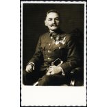Vitéz Hajts Lajos Andor, geográfus, térképész, honvédtábornok, egyenruha, kitüntetés, érdemrend, bajusz kard, frankhamisítási botrány,  1920-as évek, Horthy-korszak, Eredeti fotó, papírkép.   