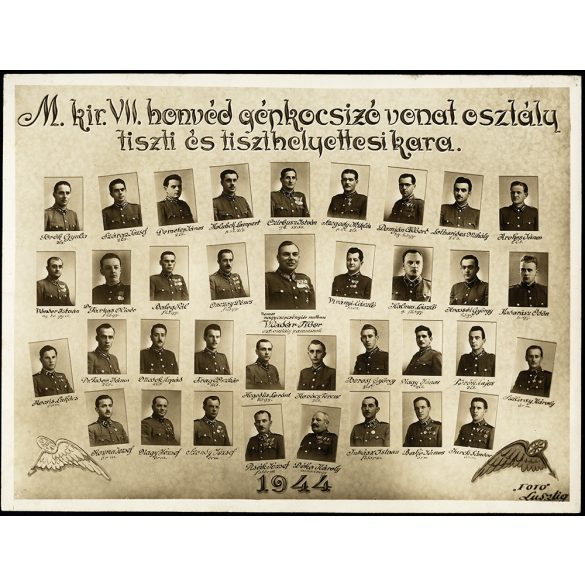 Nagyobb méret, Foto Lusztig, M. kir. VII. honvéd gépkocsizó vonat osztály tiszti és tiszthelyettesi kara, tablókép, katona, egyenruha, érdemrend, 2. világháború, Dóka károly alhadnagy felirattal, Horthy-korszak 1944, 1940-es évek, Eredeti fotó, hátul