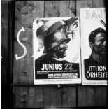 Fotó negatív! Plakát egy kerítésen, Szennik György grafikus antibolsevista plakátja felragasztva egy fakerítésre, katona, egyenruha, horogkereszt, 2. világháború, Horthy-korszak, 1944., 1940-es évek,  Eredeti nagyobb méretű fotó negatív! 