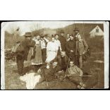 Kirándulók a faluszélen, Sajószentpéter, turizmus, Borsod-Abaúj-Zemplén megye, helytörténet, 1919, 1910-es évek, monarchia, átmenet, Eredeti fotó, hátulján feliratozott papírkép, kopott, gyűrődésekkel.  