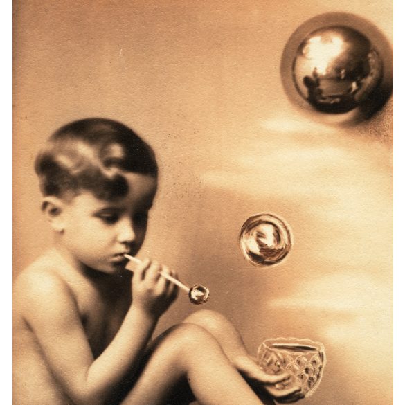 Haider Vilmos műterme, Békéscsaba (Orosháza), fiú buborékfújóval, különös, 1930-as évek, Horthy-korszak, Eredeti fotó, papírkép.   