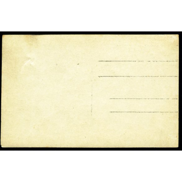 Magyar katonatiszt családjával, egyenruha, kitüntetés, érdemrend, kard, fegyver, 1. világháború, 1910-es évek, monarchia, Eredeti fotó, papírkép.  