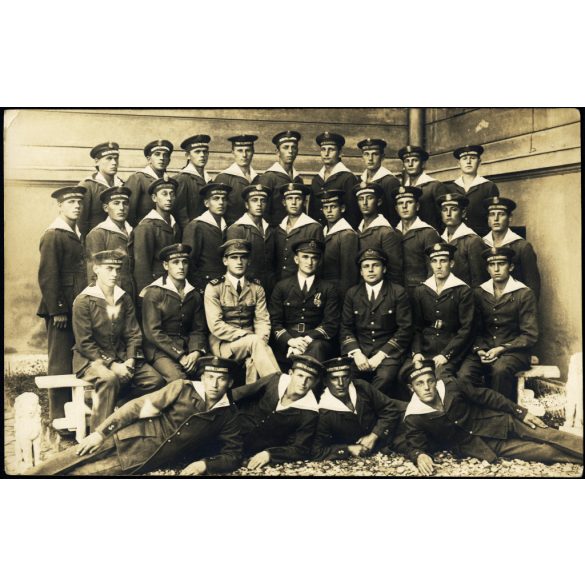 EMKE fotószalon, Budapest, Magyar Királyi Folyamőrség, katona, egyenruha, kitüntetés, érdemrend, 1920-as évek, Horthy-korszak, Eredeti fotó, hátulján feliratozott papírkép. 